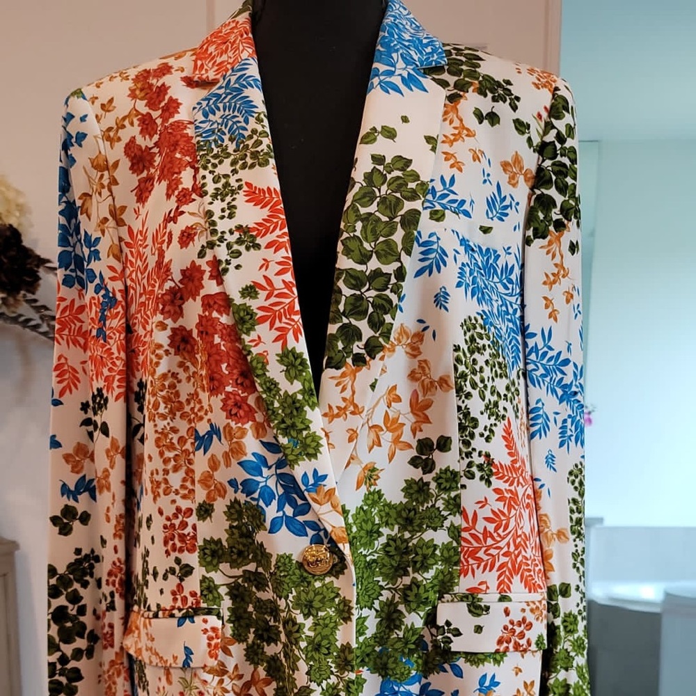 Beautiful floral Escada blazer 🥰